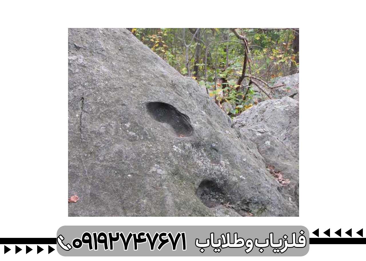 نماد رد پای انسان در دفینه یابی
